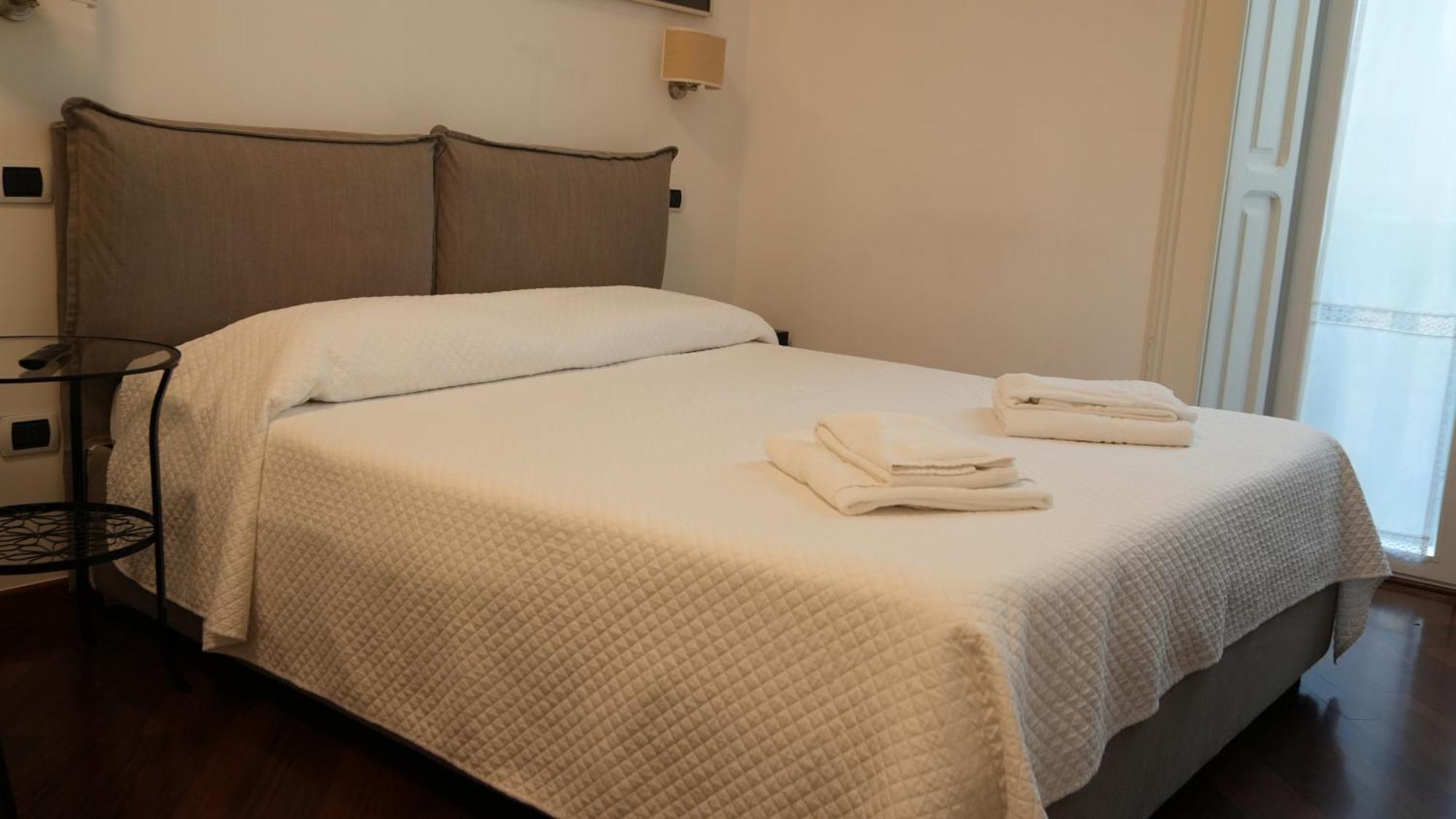 Luca Giordano 142 B&B Naples Exterior photo